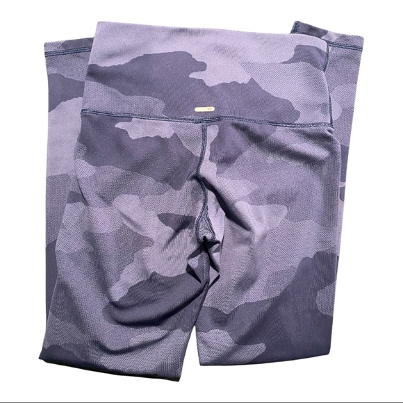 Aerie Chill Play Move Navy Camo Leggings - Picture 3 of 5